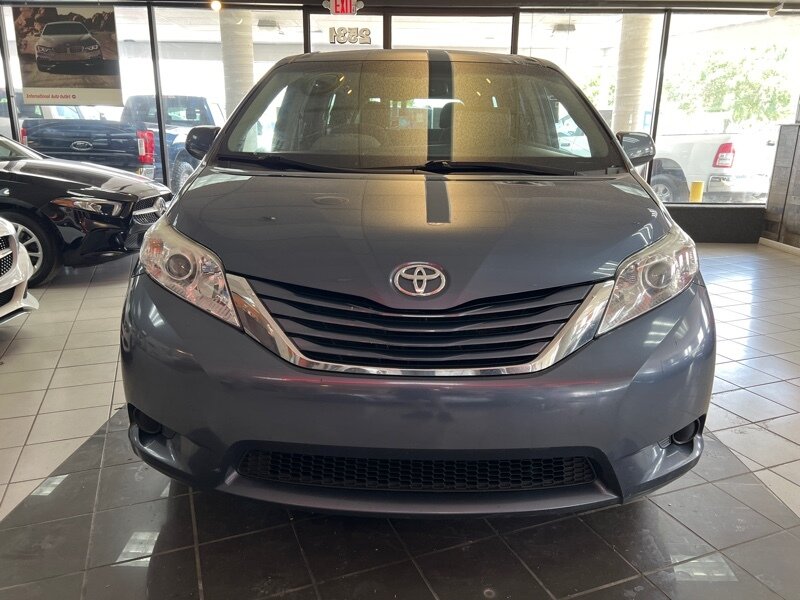 2017 Toyota Sienna LE 7-Passenger 4DR MINI-VAN AWD  