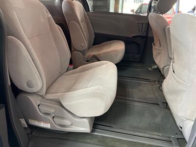 2017 Toyota Sienna LE 7-Passenger 4DR MINI-VAN AWD   - Photo 22 - Hamilton, OH 45015
