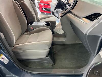 2017 Toyota Sienna LE 7-Passenger 4DR MINI-VAN AWD   - Photo 24 - Hamilton, OH 45015