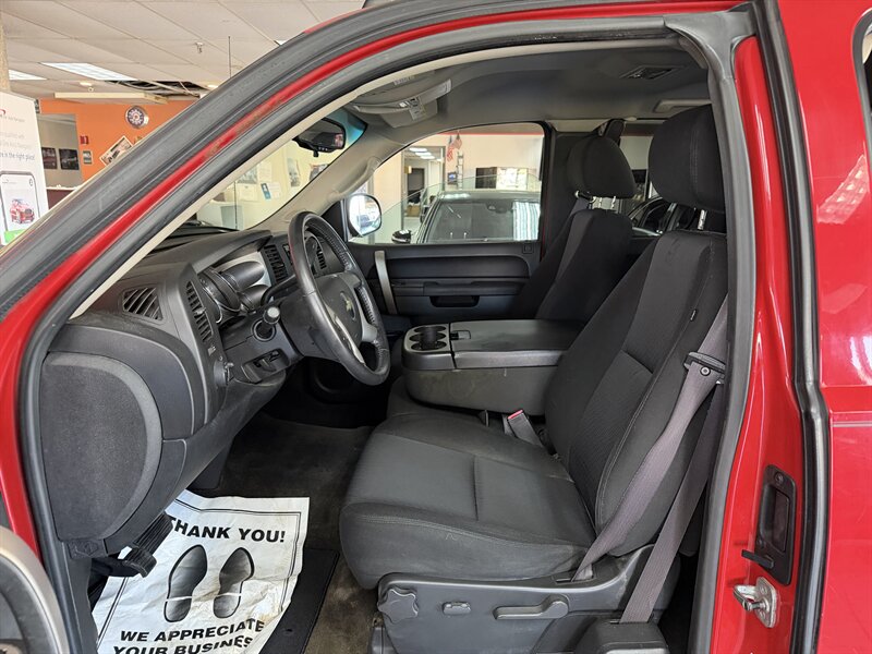 2010 Chevrolet Silverado 1500 LT 4DR EXTENDED CAB - Photo 9 - Hamilton, OH 45015