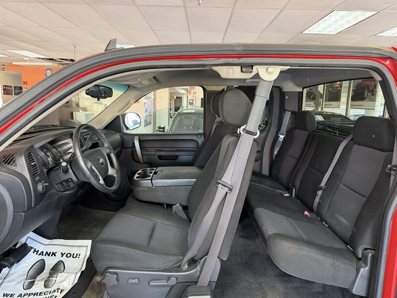 2010 Chevrolet Silverado 1500 LT 4DR EXTENDED CAB - Photo 10 - Hamilton, OH 45015