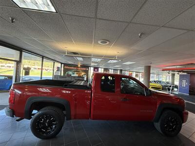 2010 Chevrolet Silverado 1500 LT 4DR EXTENDED CAB - Photo 4 - Hamilton, OH 45015