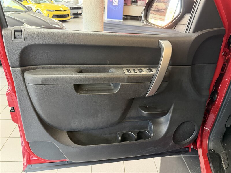 2010 Chevrolet Silverado 1500 LT 4DR EXTENDED CAB - Photo 16 - Hamilton, OH 45015