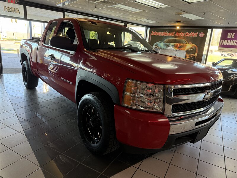 2010 Chevrolet Silverado 1500 LT 4DR EXTENDED CAB - Photo 3 - Hamilton, OH 45015