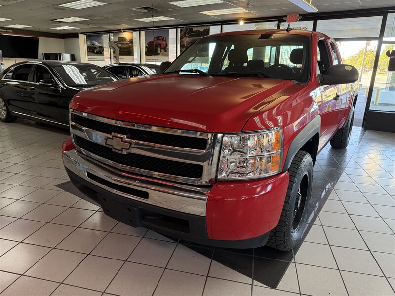 2010 Chevrolet Silverado 1500 LT 4DR EXTENDED CAB   - Photo 1 - Hamilton, OH 45015