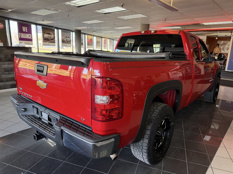 2010 Chevrolet Silverado 1500 LT 4DR EXTENDED CAB - Photo 5 - Hamilton, OH 45015