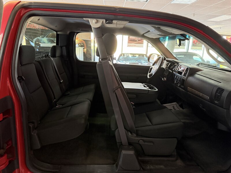 2010 Chevrolet Silverado 1500 LT 4DR EXTENDED CAB - Photo 20 - Hamilton, OH 45015
