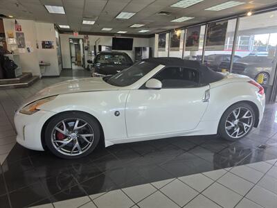2015 Nissan 370Z ROADSTER 2DR CONVERTIBLE   - Photo 2 - Hamilton, OH 45015