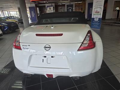 2015 Nissan 370Z ROADSTER 2DR CONVERTIBLE   - Photo 9 - Hamilton, OH 45015