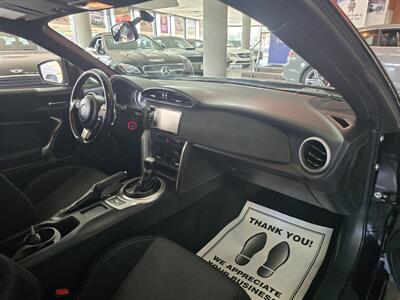 2017 Toyota 86 Base 2DR COUPE - Photo 11 - Hamilton, OH 45015