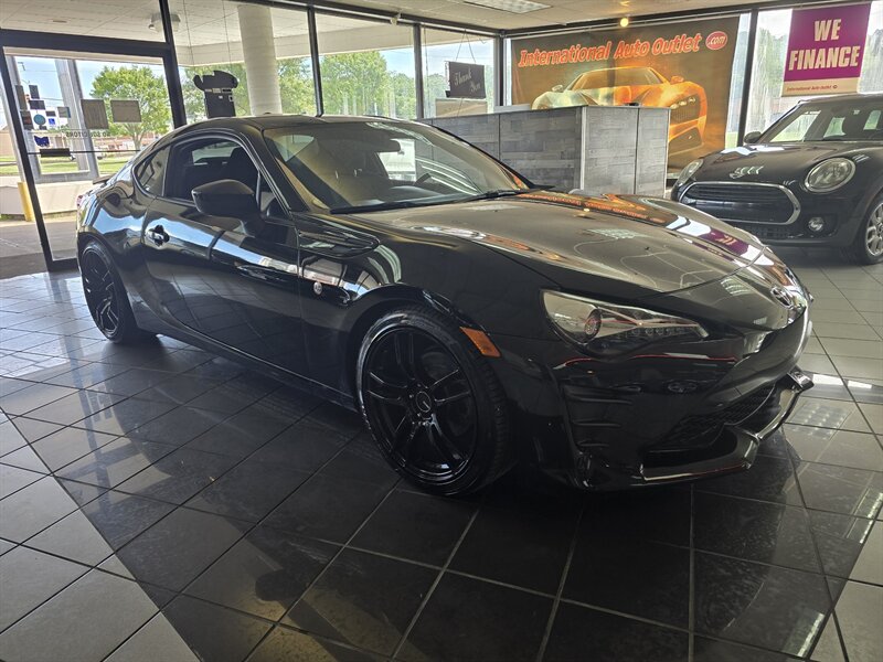 2017 Toyota 86 Base 2DR COUPE   - Photo 1 - Hamilton, OH 45015