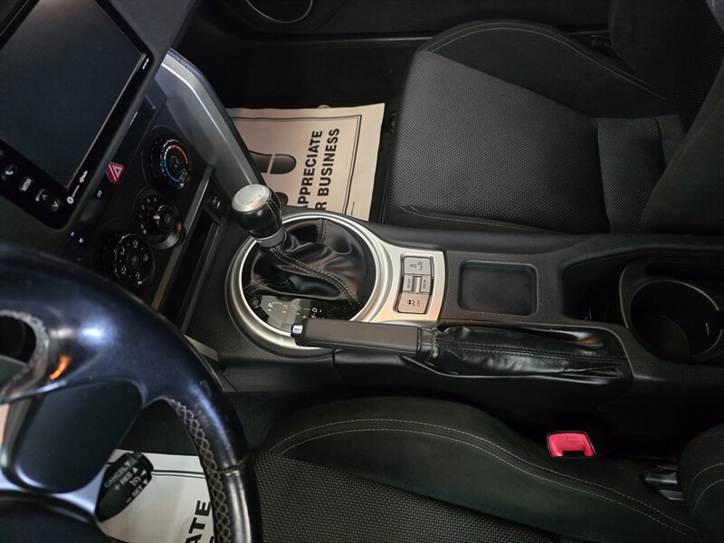 2017 Toyota 86 Base 2DR COUPE - Photo 6 - Hamilton, OH 45015