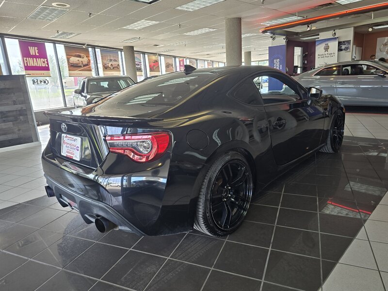 2017 Toyota 86 Base 2DR COUPE - Photo 3 - Hamilton, OH 45015