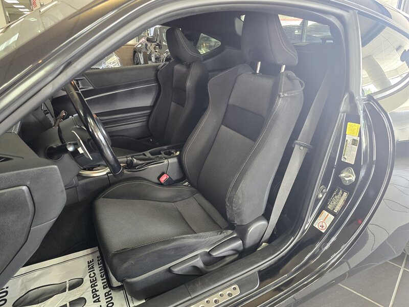 2017 Toyota 86 Base 2DR COUPE - Photo 8 - Hamilton, OH 45015