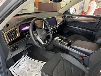 2024 Volkswagen Atlas SE   - Photo 10 - Hamilton, OH 45015