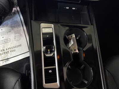 2024 Volkswagen Atlas SE   - Photo 16 - Hamilton, OH 45015