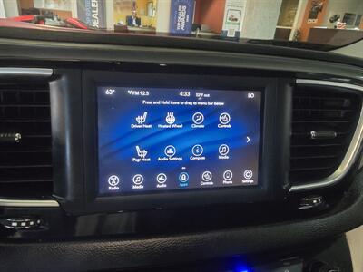 2020 Chrysler Pacifica Touring L  4DR MINI-VAN CAMERA   - Photo 22 - Hamilton, OH 45015