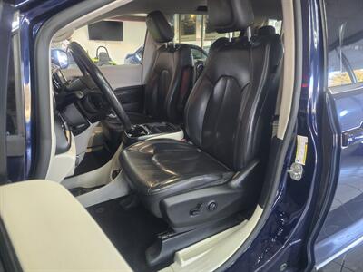 2020 Chrysler Pacifica Touring L  4DR MINI-VAN CAMERA   - Photo 9 - Hamilton, OH 45015