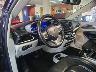 2020 Chrysler Pacifica Touring L  4DR MINI-VAN CAMERA   - Photo 8 - Hamilton, OH 45015