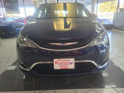 2020 Chrysler Pacifica Touring L  4DR MINI-VAN CAMERA   - Photo 2 - Hamilton, OH 45015