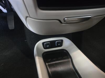 2020 Chrysler Pacifica Touring L  4DR MINI-VAN CAMERA   - Photo 19 - Hamilton, OH 45015