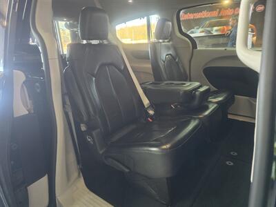 2020 Chrysler Pacifica Touring L  4DR MINI-VAN CAMERA   - Photo 15 - Hamilton, OH 45015