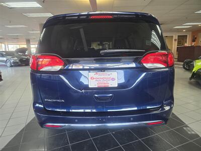 2020 Chrysler Pacifica Touring L  4DR MINI-VAN CAMERA   - Photo 6 - Hamilton, OH 45015