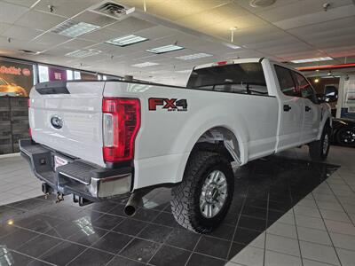 2019 Ford F-350 XLT SUPER CREW 4X4/FX4   - Photo 4 - Hamilton, OH 45015