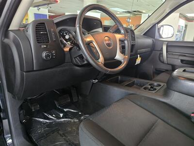 2012 GMC Sierra 1500 SLE 4DR EXTENDED CAB 4X4 - Photo 8 - Hamilton, OH 45015