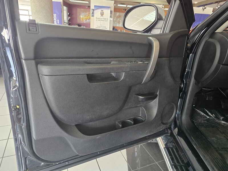 2012 GMC Sierra 1500 SLE 4DR EXTENDED CAB 4X4 - Photo 7 - Hamilton, OH 45015