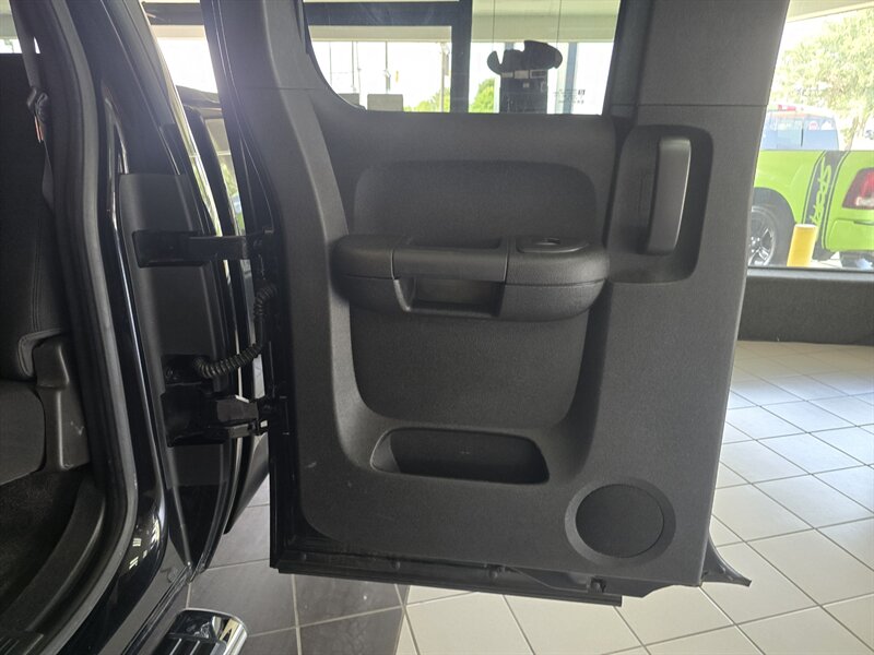 2012 GMC Sierra 1500 SLE 4DR EXTENDED CAB 4X4 - Photo 10 - Hamilton, OH 45015