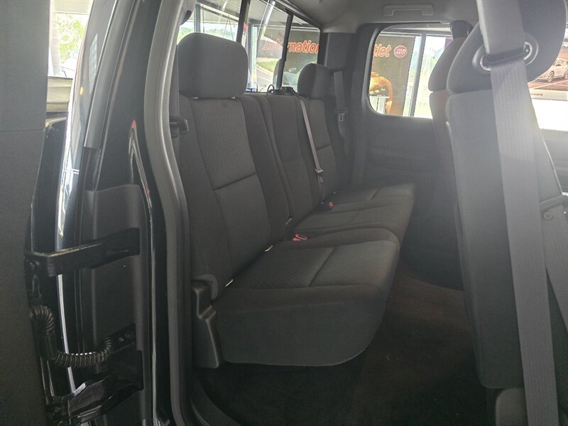 2012 GMC Sierra 1500 SLE 4DR EXTENDED CAB 4X4 - Photo 16 - Hamilton, OH 45015