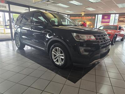 2017 Ford Explorer XLT   - Photo 3 - Hamilton, OH 45015