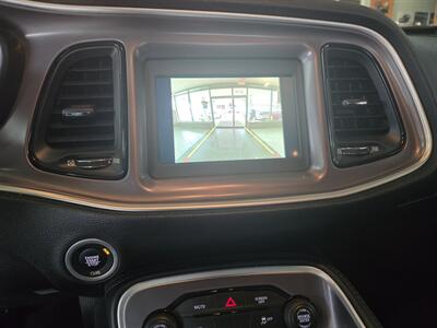 2022 Dodge Challenger SXT 2DR COUPE   - Photo 20 - Hamilton, OH 45015