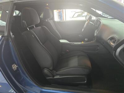 2022 Dodge Challenger SXT 2DR COUPE   - Photo 14 - Hamilton, OH 45015