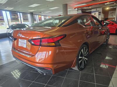 2022 Nissan Altima 2.5 SR 4DR SEDAN   - Photo 4 - Hamilton, OH 45015