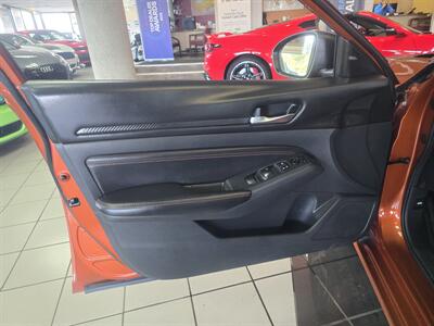 2022 Nissan Altima 2.5 SR 4DR SEDAN   - Photo 7 - Hamilton, OH 45015