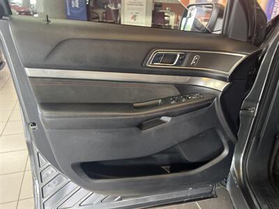 2018 Ford Explorer XLT 4DR SUV 4X4   - Photo 16 - Hamilton, OH 45015
