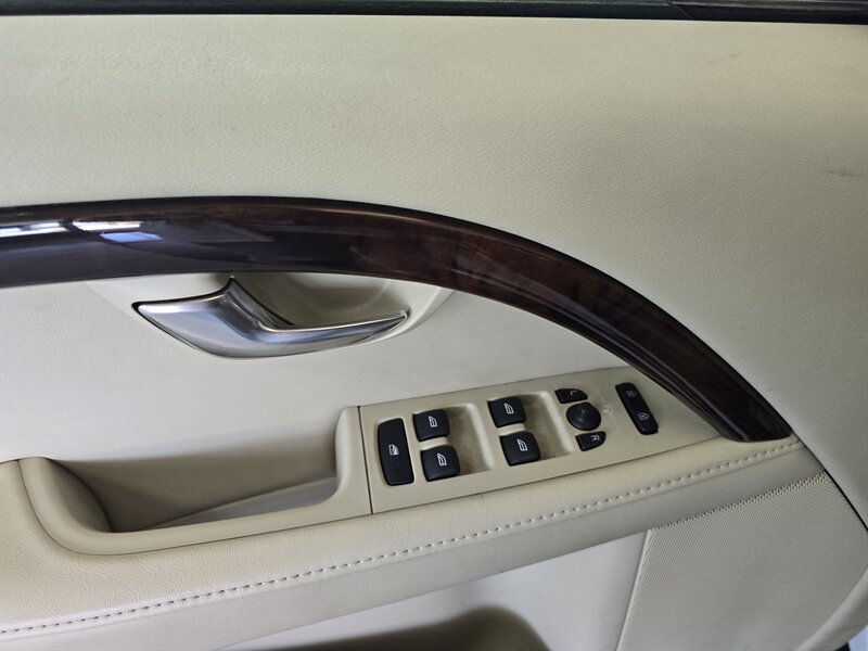 2013 Volvo S80 T6 4DR SEDAN AWD - Photo 18 - Hamilton, OH 45015