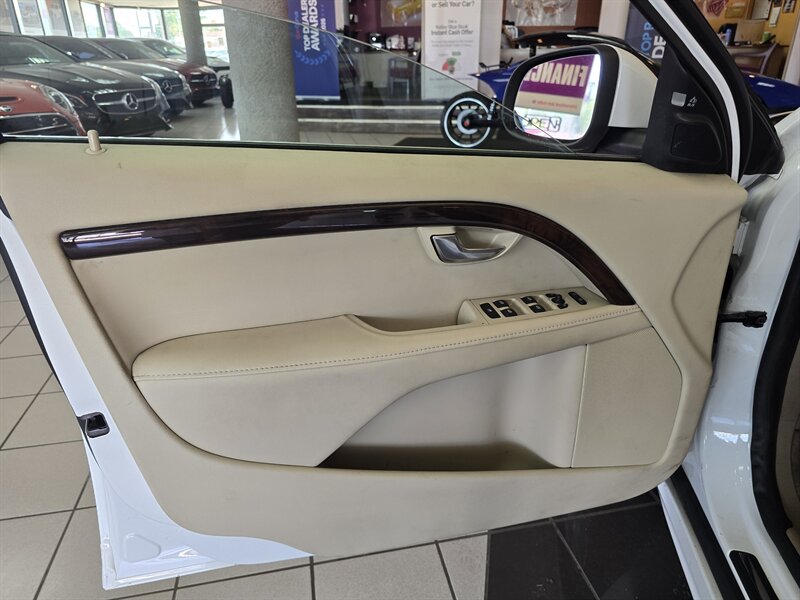 2013 Volvo S80 T6 4DR SEDAN AWD - Photo 8 - Hamilton, OH 45015