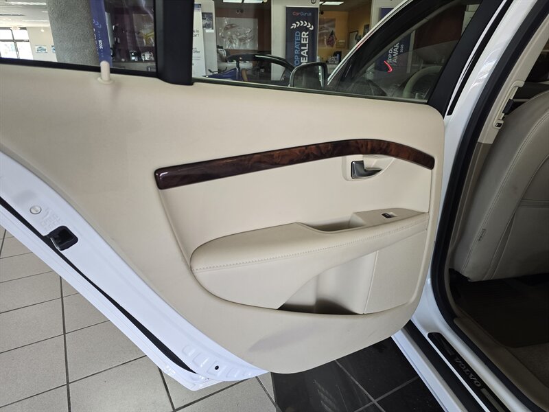 2013 Volvo S80 T6 4DR SEDAN AWD - Photo 11 - Hamilton, OH 45015