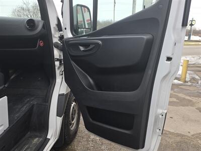 2021 FREIGHTLINER SPRINTER 2500 3DR CARGO VAN   - Photo 10 - Hamilton, OH 45015