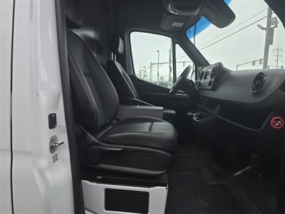 2021 FREIGHTLINER SPRINTER 2500 3DR CARGO VAN   - Photo 12 - Hamilton, OH 45015