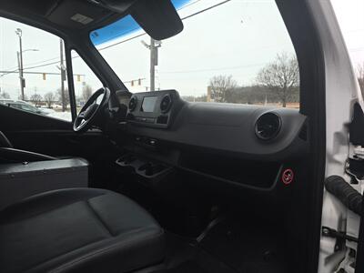 2021 FREIGHTLINER SPRINTER 2500 3DR CARGO VAN   - Photo 11 - Hamilton, OH 45015