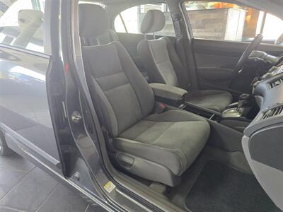 2009 Honda Civic LX 4DR SEDAN   - Photo 13 - Hamilton, OH 45015