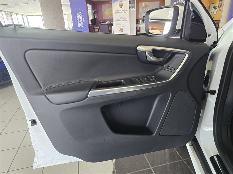 2015 Volvo XC60 T5 Drive-E Premier 4DR WAGON - Photo 7 - Hamilton, OH 45015