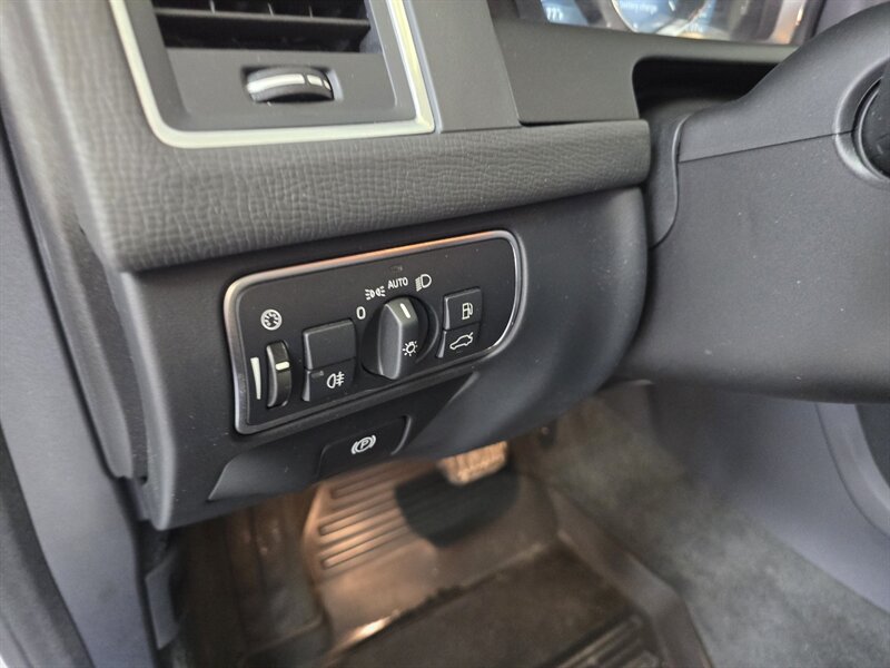 2015 Volvo XC60 T5 Drive-E Premier 4DR WAGON - Photo 19 - Hamilton, OH 45015