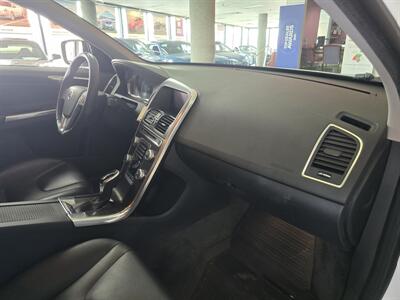 2015 Volvo XC60 T5 Drive-E Premier 4DR WAGON - Photo 13 - Hamilton, OH 45015