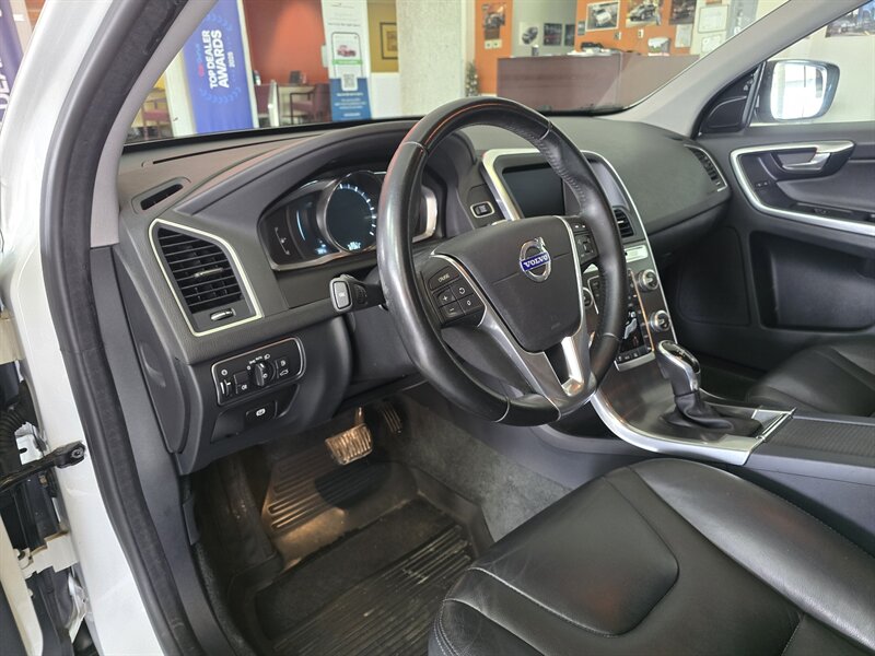 2015 Volvo XC60 T5 Drive-E Premier 4DR WAGON - Photo 8 - Hamilton, OH 45015