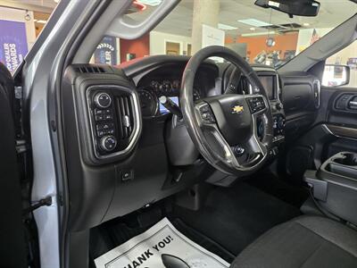 2019 Chevrolet Silverado 1500 LT 4DR CREW CAB 4X4   - Photo 8 - Hamilton, OH 45015